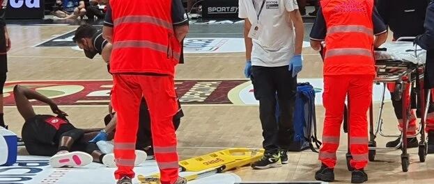 悲剧！赛季报销！左膝髌腱撕裂！他的篮球生涯可能就此结束……