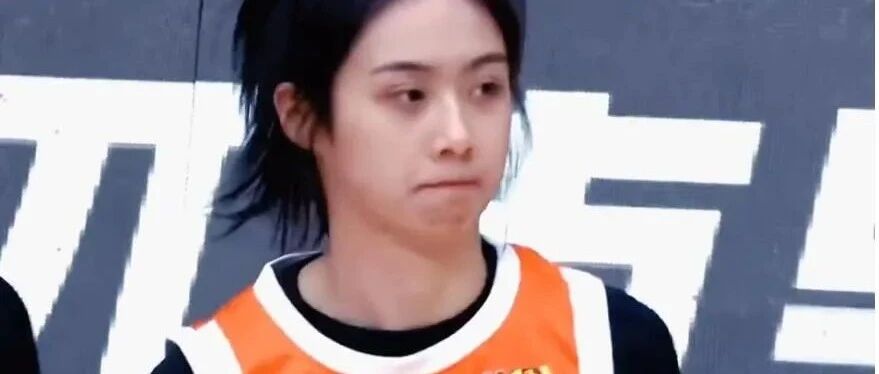 别太过分！放过这个17岁的女球员吧！郭艾伦和赵睿都被你们拉下水