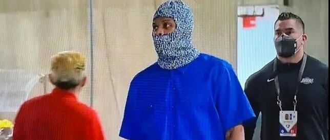 刚刚！86分30板15助！湖人新三巨头诞生！威少10中1被弃用……