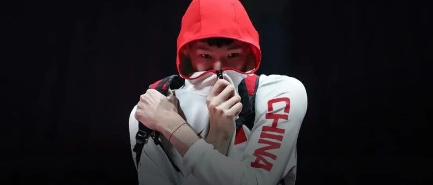 “周琦就像个街溜子！”知名篮球解说炮轰周琦！全网炸锅！他紧急道歉