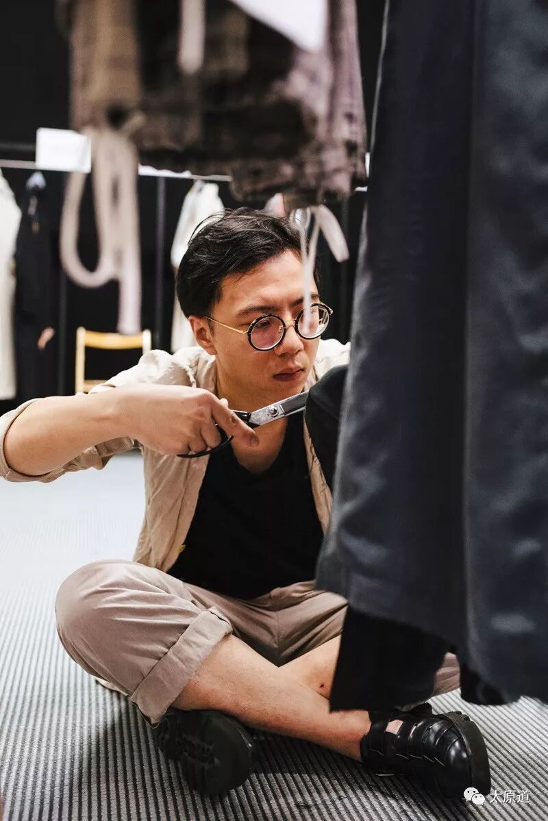 "在服装上写满自己"——活跃于欧洲时尚圈的太原籍设计师新锐苗苒