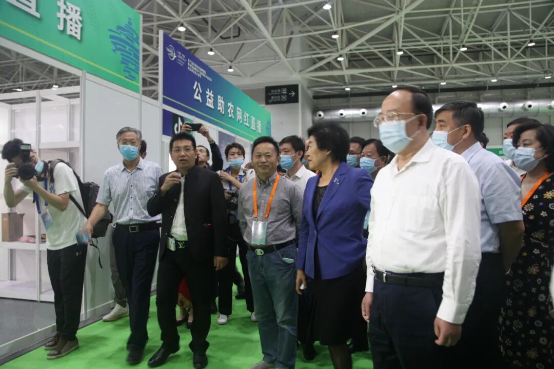 农产品区域公用品牌热销暨中国品牌农产品展销庆丰收活动在青岛开幕(图8)