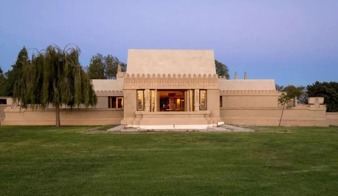 hollyhockhouse一座蜀葵花盛开的山顶住宅