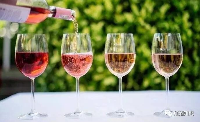 夏天到了，来杯桃红葡萄酒怎么样？