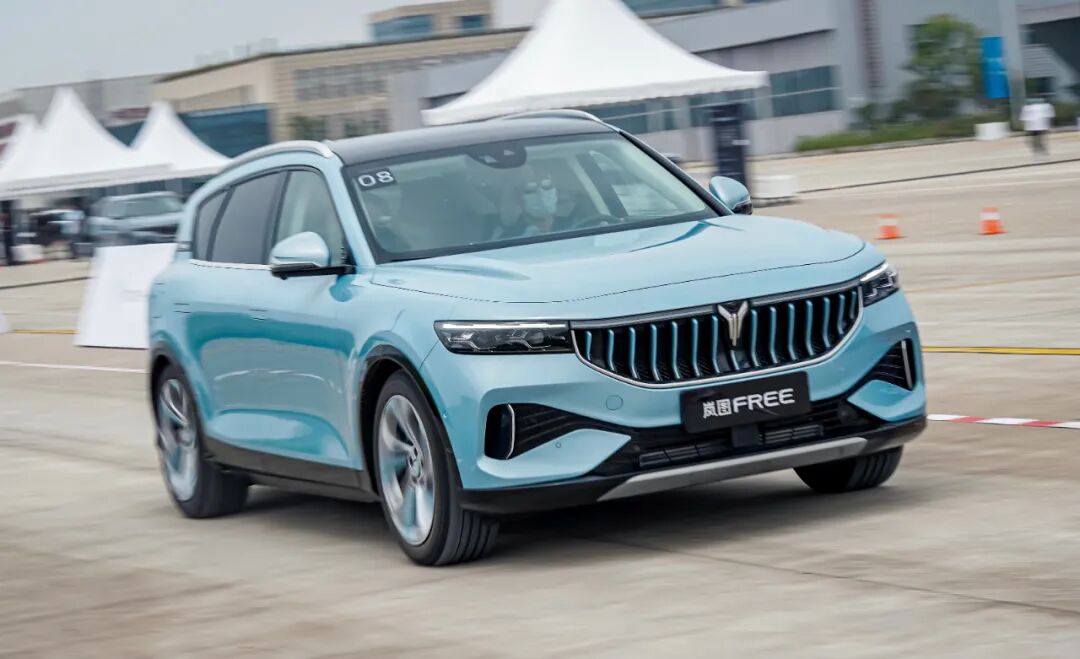 汽车大观｜试驾岚图FREE：4秒破百的中大型SUV真实体验如何？的图2