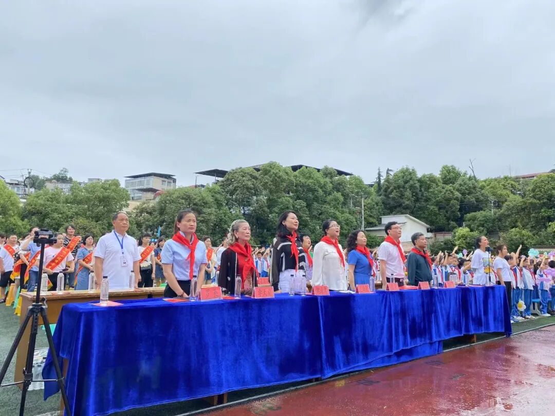 127e99057ae0db228e71243af2360a0