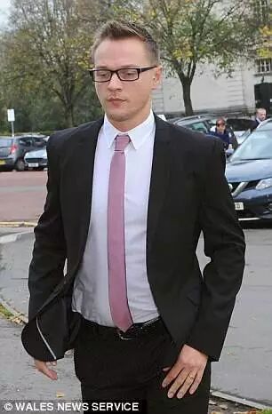 同性戀父親殺害18個月大養女養女曾多次受傷 普特英語聽力網 微文庫