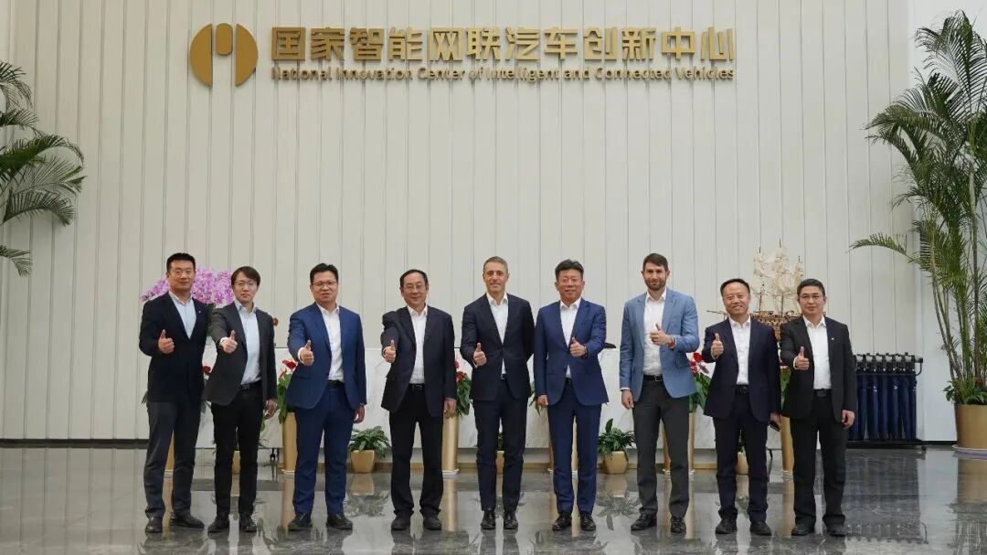 海克斯康與國家智能網(wǎng)聯(lián)汽車創(chuàng)新中心在京簽署戰(zhàn)略合作協(xié)議的圖1