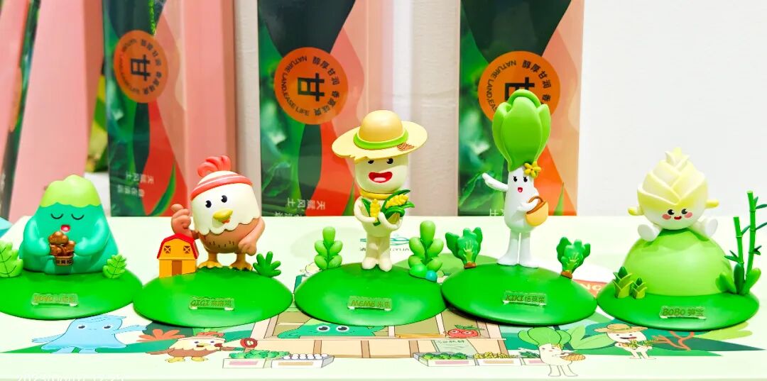 萌趣可爱的清远五大百亿农业产业区域公用品牌卡通IP。清远日报记者 钟志宏 摄