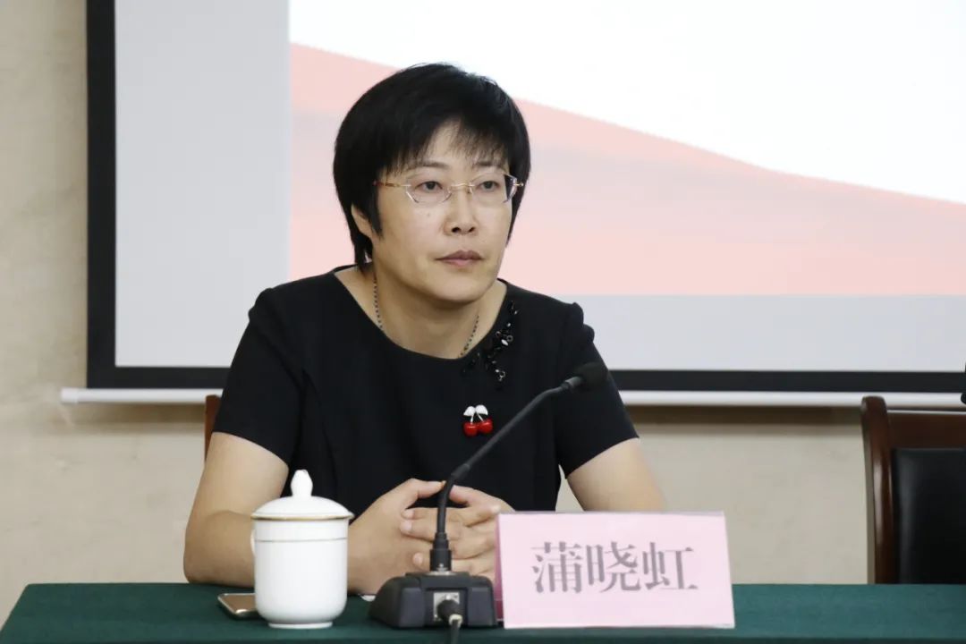 蒲晓虹表示,加强社科普及教育基地建设,对充分发挥社科