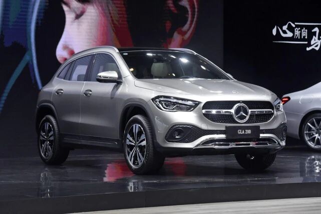 全新奔驰GLA内饰豪华/路虎卫士110复古硬派风 速览成都车展上市新车