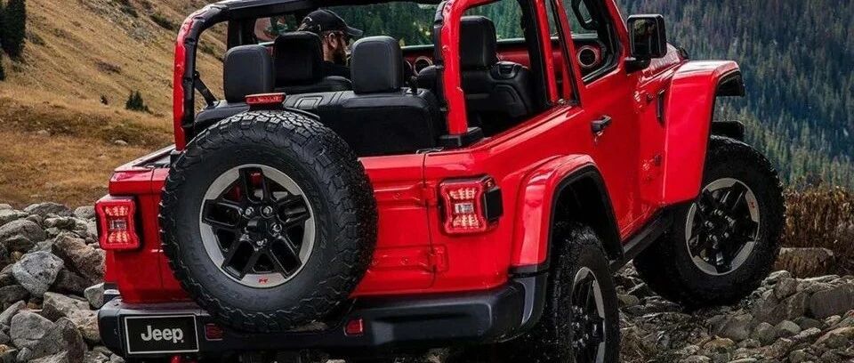 硬汉越野摘下“小书包”！既安全又省油 倒车不再撞墙