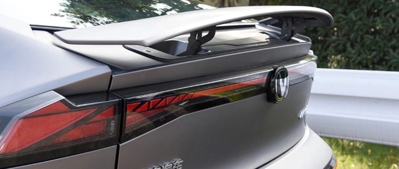 自主运动型轿跑，轴距2米75，或推2.0T车型，电动尾翼比A7更智能？