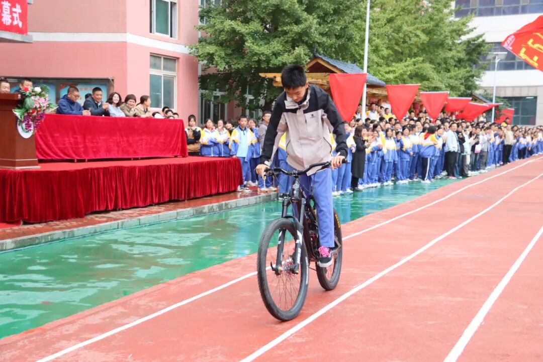 以青春之名向祖国生日献礼！兰州成功学校第25届田径运动会开幕
