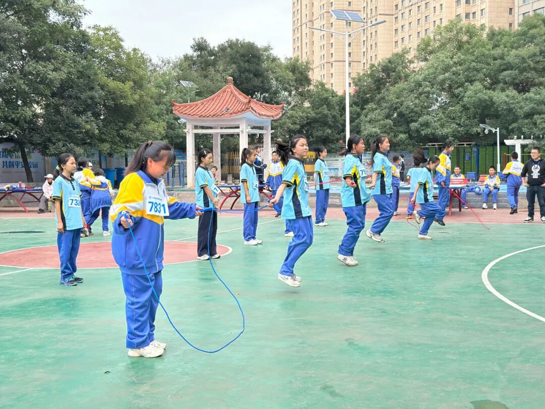 赛道聚焦！成功学校田径运动会项目精彩瞬间，热血燃全场