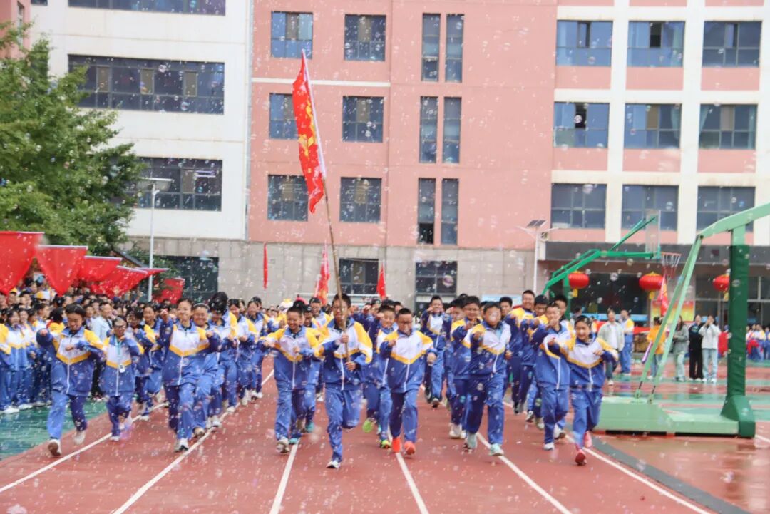 以青春之名向祖国生日献礼！兰州成功学校第25届田径运动会开幕