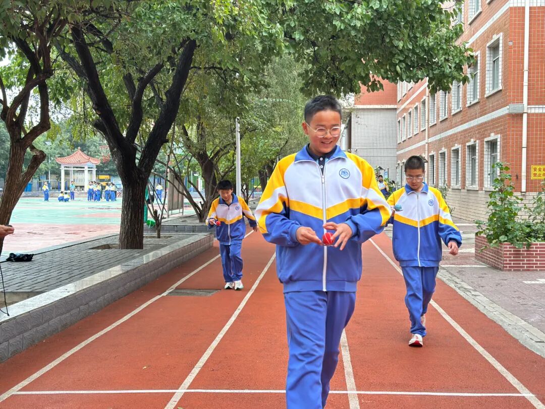 赛道聚焦！成功学校田径运动会项目精彩瞬间，热血燃全场