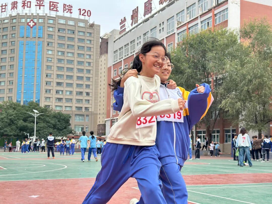 赛道聚焦！成功学校田径运动会项目精彩瞬间，热血燃全场