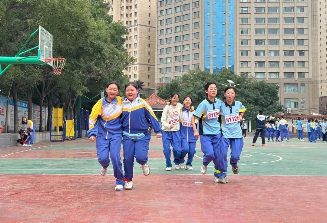 赛道聚焦！成功学校田径运动会项目精彩瞬间，热血燃全场