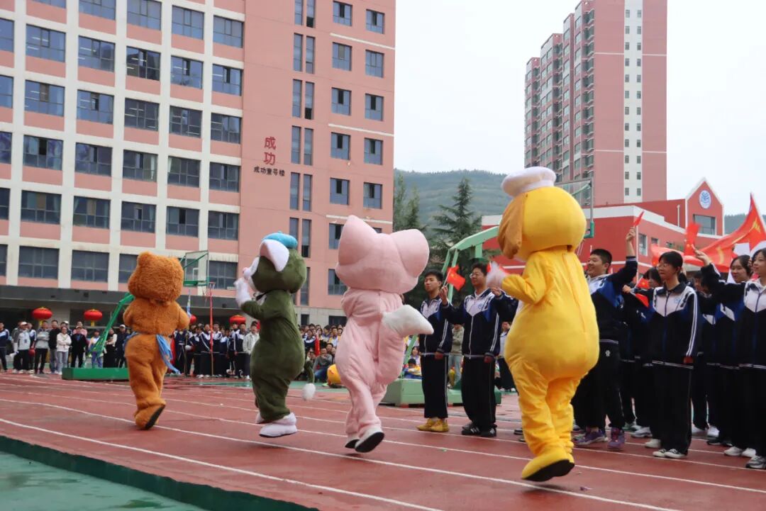以青春之名向祖国生日献礼！兰州成功学校第25届田径运动会开幕