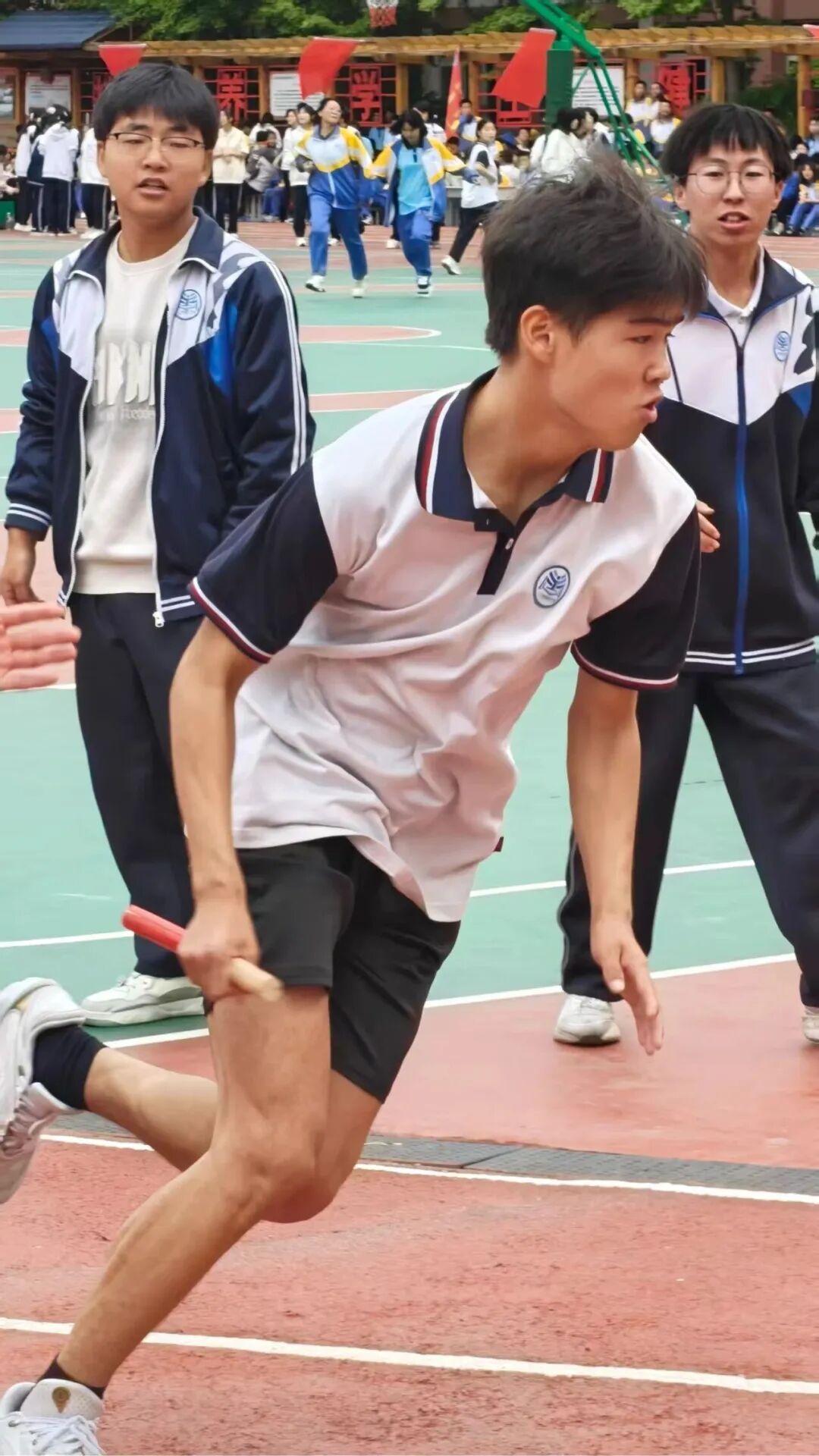 赛道聚焦！成功学校田径运动会项目精彩瞬间，热血燃全场
