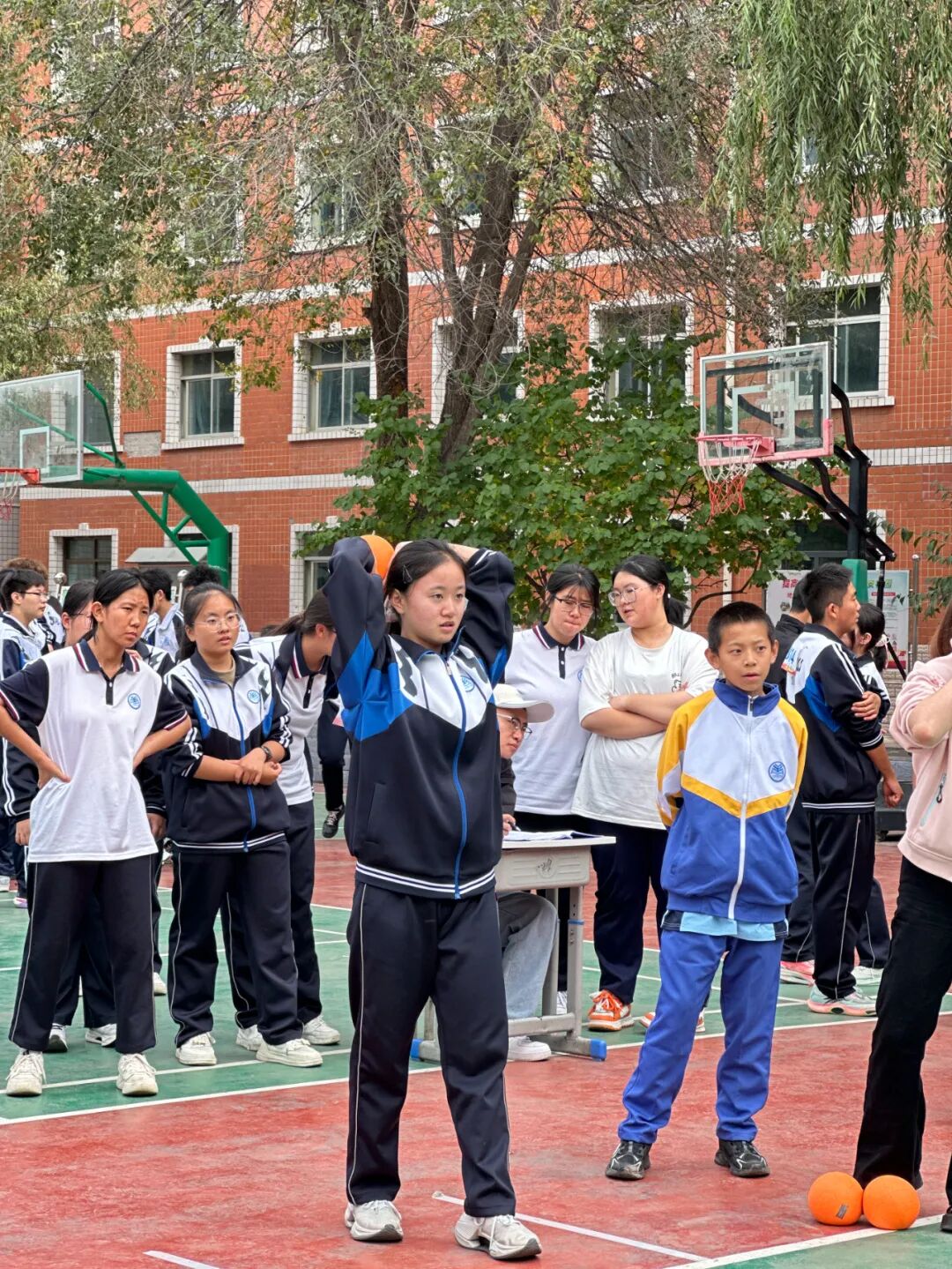 赛道聚焦！成功学校田径运动会项目精彩瞬间，热血燃全场