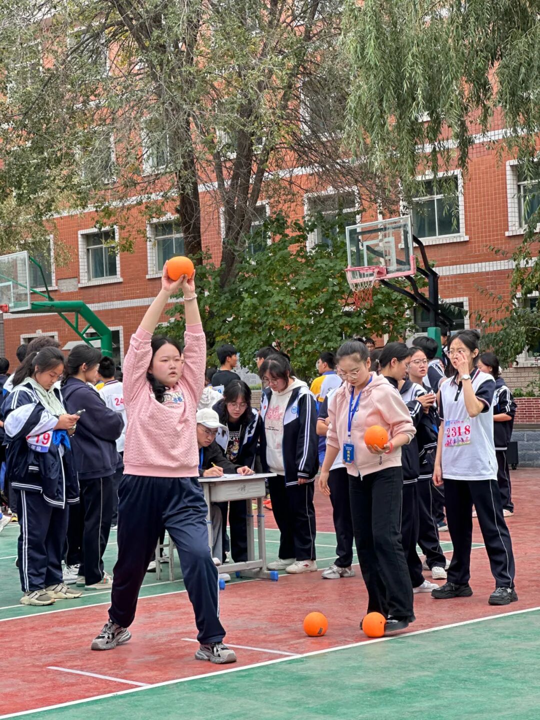 赛道聚焦！成功学校田径运动会项目精彩瞬间，热血燃全场