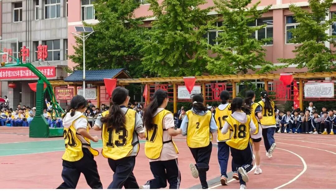 赛道聚焦！成功学校田径运动会项目精彩瞬间，热血燃全场