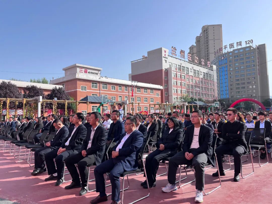 致敬耕耘路，共筑教育梦——成功学校隆重庆祝第41个教师节