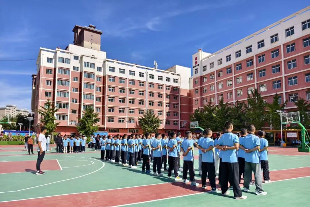 墨染青春，梦启新程——新初一年级入学教育训练汇报表演纪实