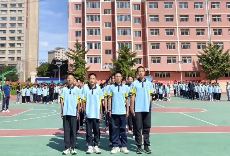 墨染青春，梦启新程——新初一年级入学教育训练汇报表演纪实