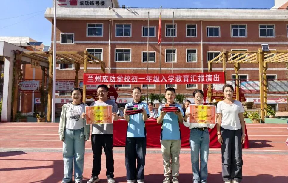 墨染青春，梦启新程——新初一年级入学教育训练汇报表演纪实