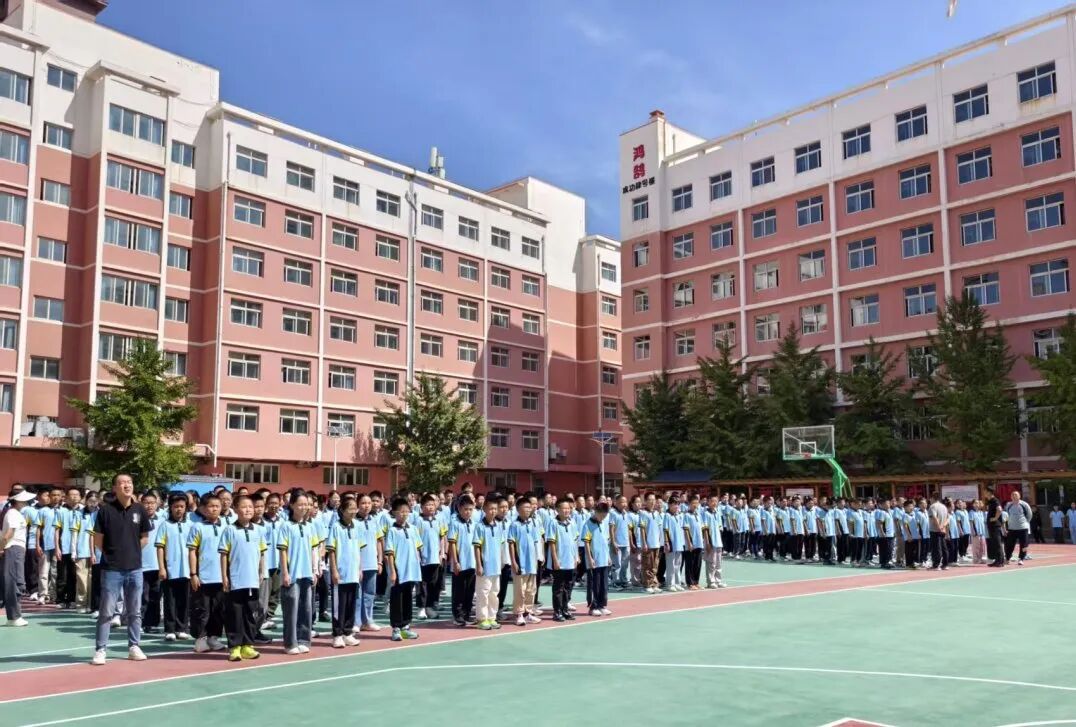 墨染青春，梦启新程——新初一年级入学教育训练汇报表演纪实