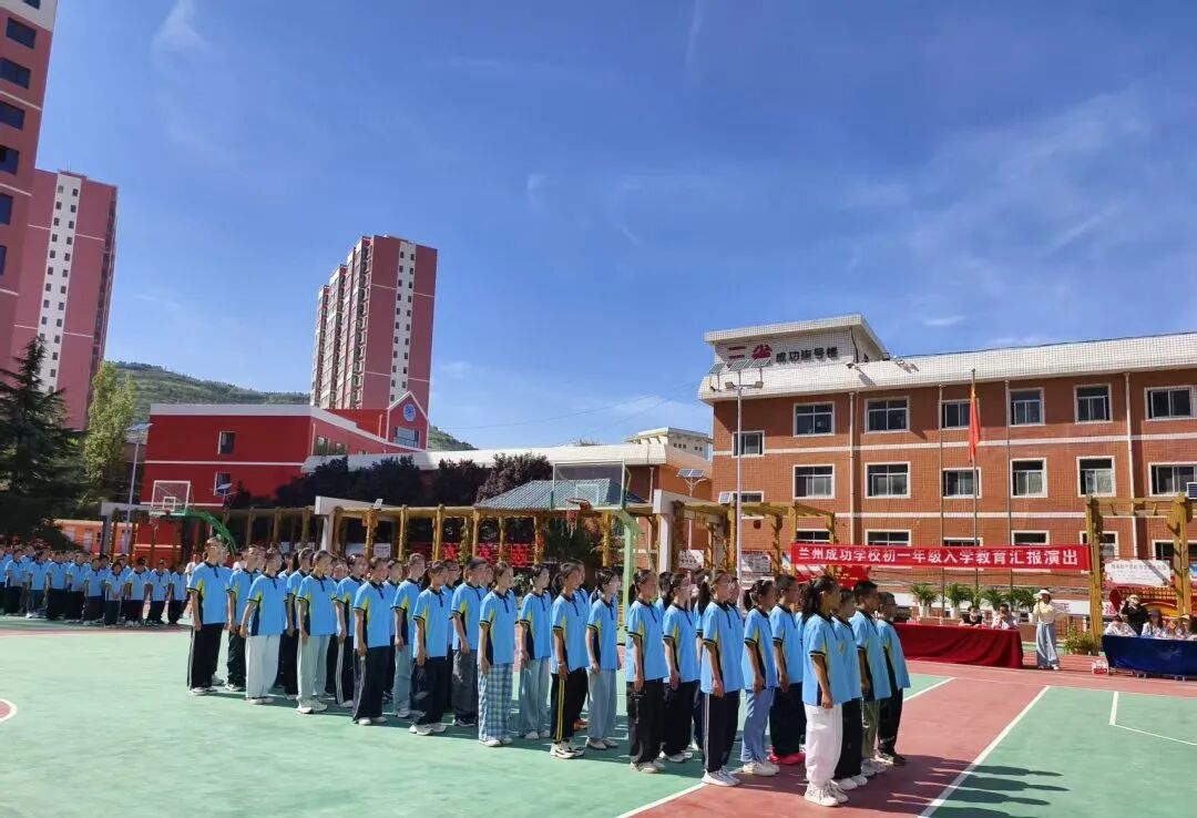 墨染青春，梦启新程——新初一年级入学教育训练汇报表演纪实