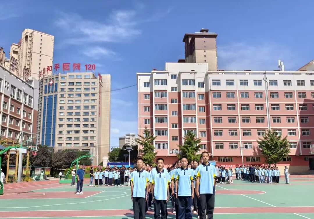 墨染青春，梦启新程——新初一年级入学教育训练汇报表演纪实