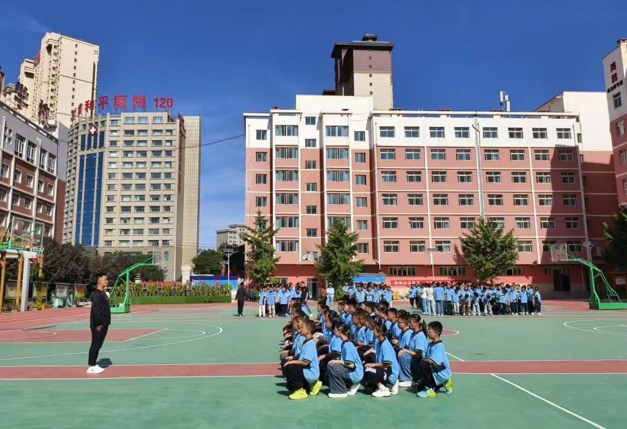 墨染青春，梦启新程——新初一年级入学教育训练汇报表演纪实