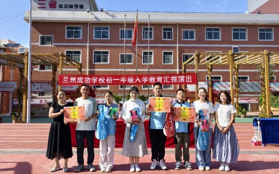 墨染青春，梦启新程——新初一年级入学教育训练汇报表演纪实