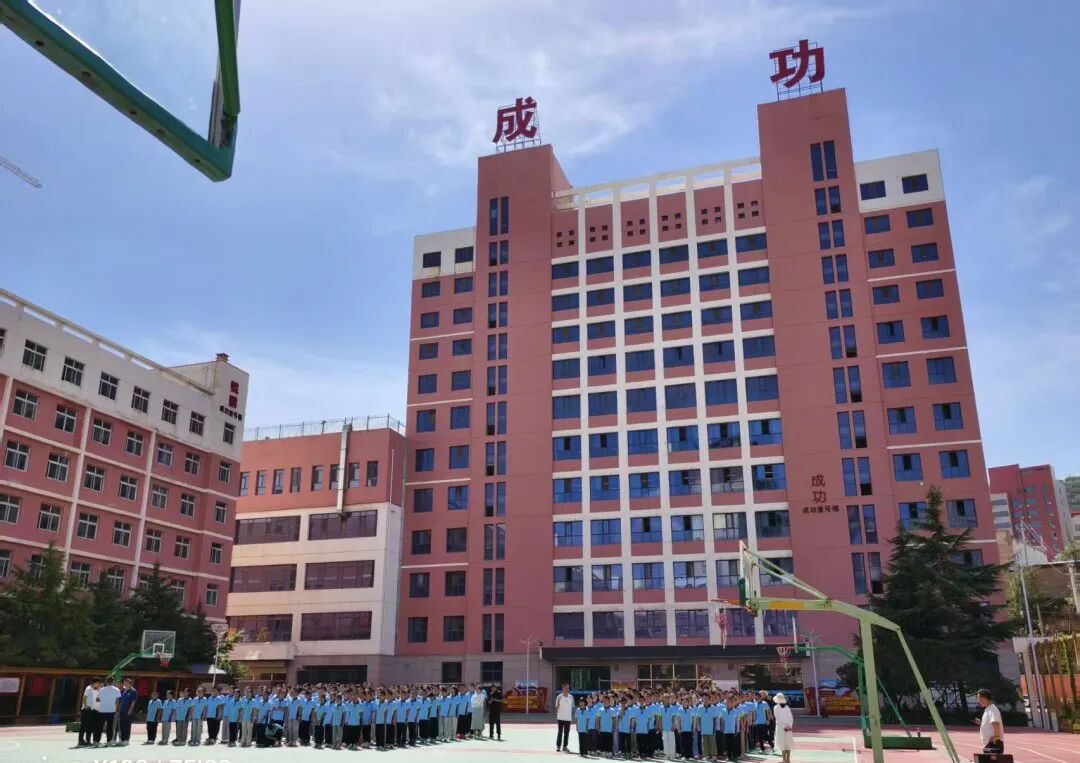 墨染青春，梦启新程——新初一年级入学教育训练汇报表演纪实