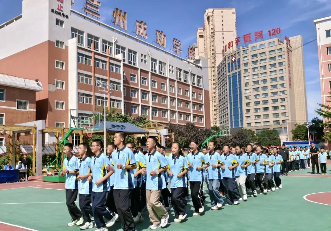 墨染青春，梦启新程——新初一年级入学教育训练汇报表演纪实