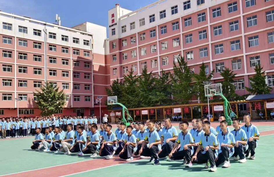 墨染青春，梦启新程——新初一年级入学教育训练汇报表演纪实