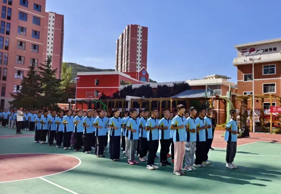 墨染青春，梦启新程——新初一年级入学教育训练汇报表演纪实