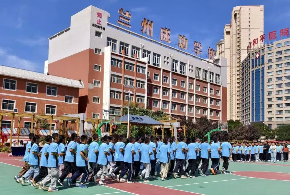 墨染青春，梦启新程——新初一年级入学教育训练汇报表演纪实