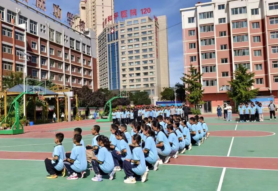 墨染青春，梦启新程——新初一年级入学教育训练汇报表演纪实