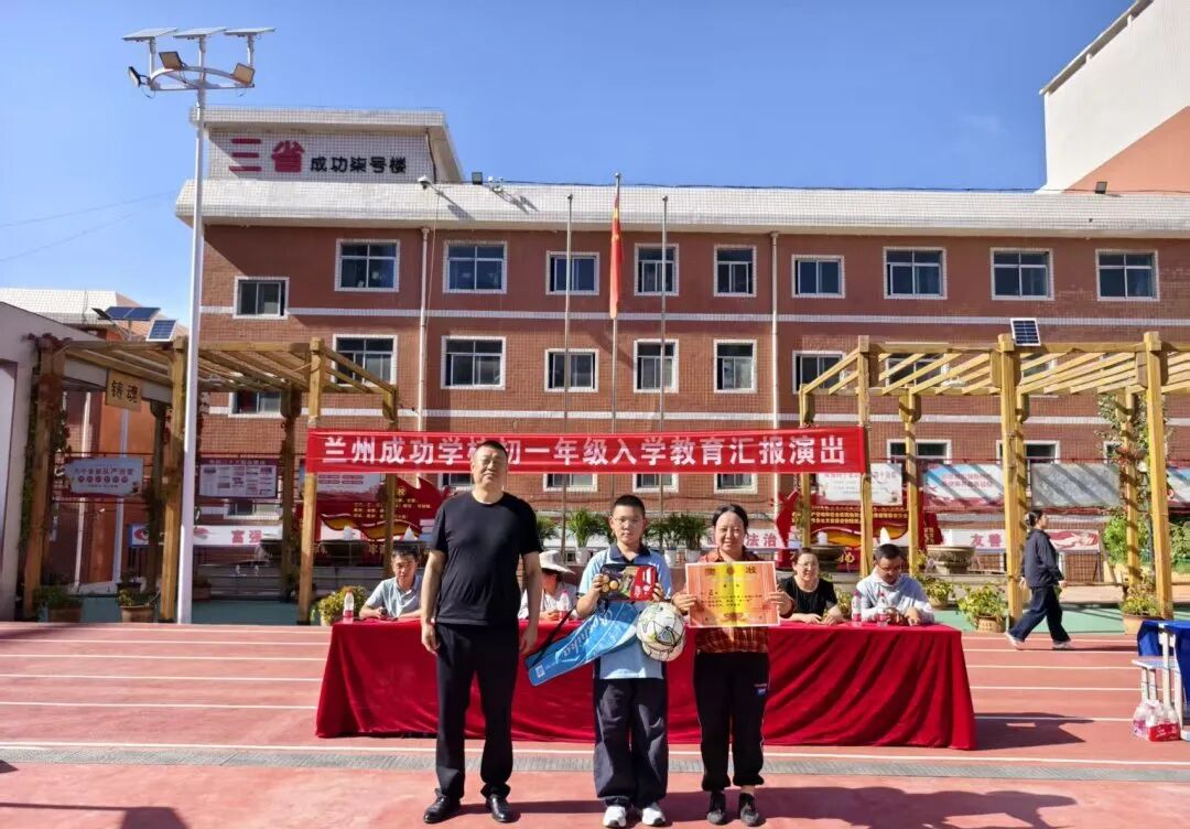 墨染青春，梦启新程——新初一年级入学教育训练汇报表演纪实