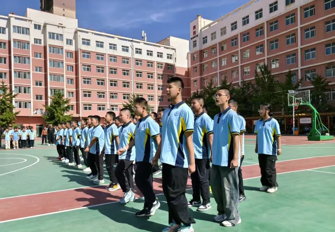 墨染青春，梦启新程——新初一年级入学教育训练汇报表演纪实