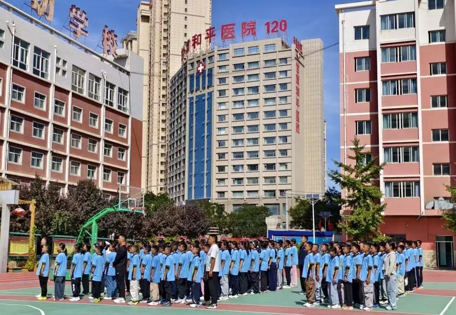 墨染青春，梦启新程——新初一年级入学教育训练汇报表演纪实