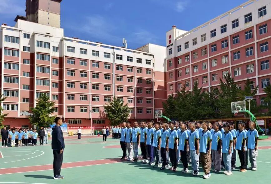 墨染青春，梦启新程——新初一年级入学教育训练汇报表演纪实