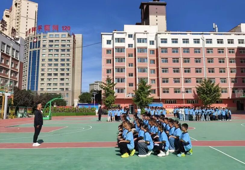 墨染青春，梦启新程——新初一年级入学教育训练汇报表演纪实