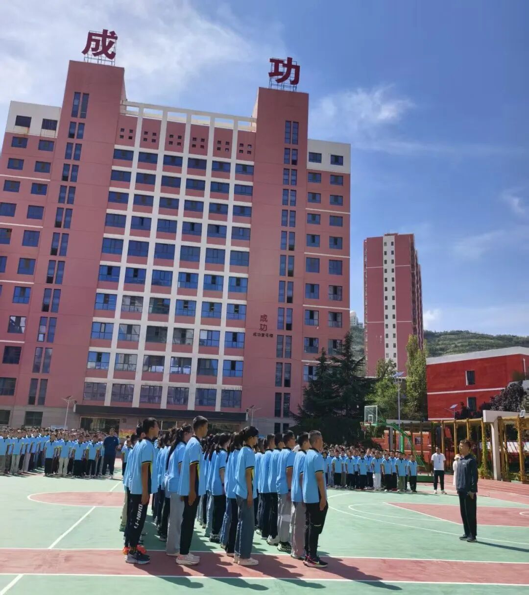 墨染青春，梦启新程——新初一年级入学教育训练汇报表演纪实