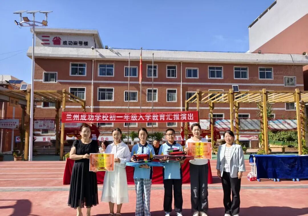 墨染青春，梦启新程——新初一年级入学教育训练汇报表演纪实